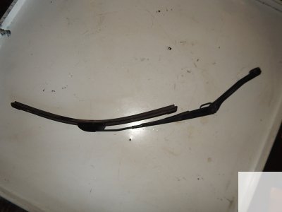 Щёткодержатель левый Ford Escape