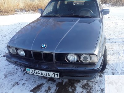 BMW E34 525 1990 года