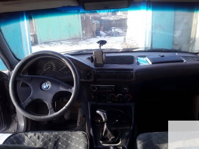 BMW E34 525 1990 года