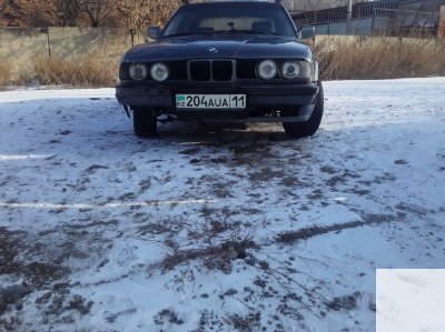 BMW E34 525 1990 года