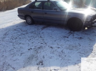 BMW E34 525 1990 года