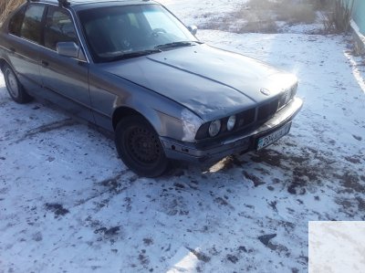 BMW E34 525 1990 года
