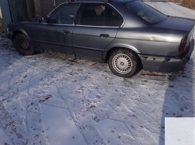 BMW E34 525 1990 года