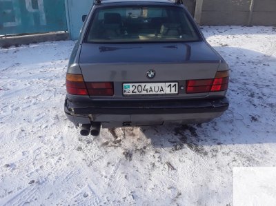 BMW E34 525 1990 года