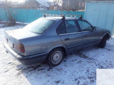 BMW E34 525 1990 года