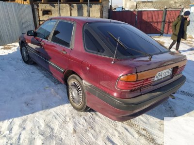 Митсубиси Галант 1990 года