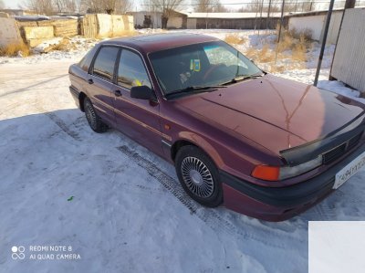 Митсубиси Галант 1990 года