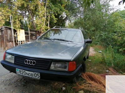 Audi 100